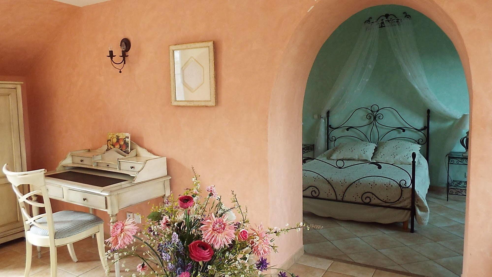 Les Roses De Montherlant Dış mekan fotoğraf